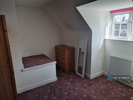 1 bedroom in a house share to rent - Photo 2
