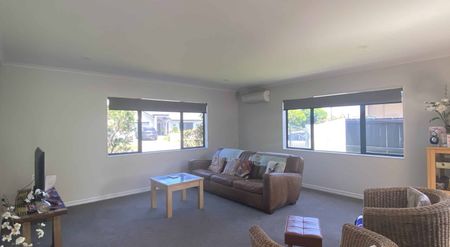 Papamoa Paradise - Fully Furnished 3-Bedroom Home for Rent - Photo 5