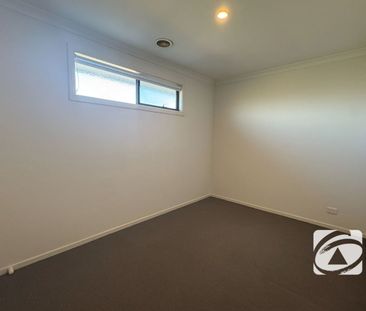 MODERN 3 BEDROOM HOME WITH PRIME LOCATION! - Photo 2