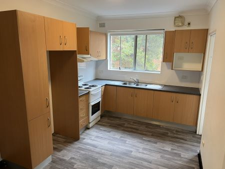 Spacious 3-Bedroom Unit in Quiet Street with Lock up Garage and Built-ins - Photo 4