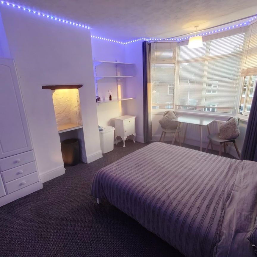 Room in a Shared House, Pointout Road, SO16 - Photo 1