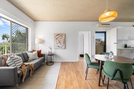 Exquisite City Fringe Retreat with Panoramic Elegance - Photo 2