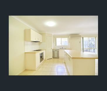 Spacious Four-Bedroom Home with Ensuite, Two Living Areas, Air Cond... - Photo 4