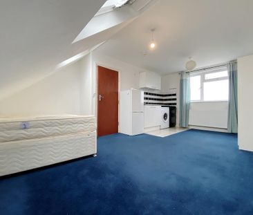 Studio to rent - Photo 1