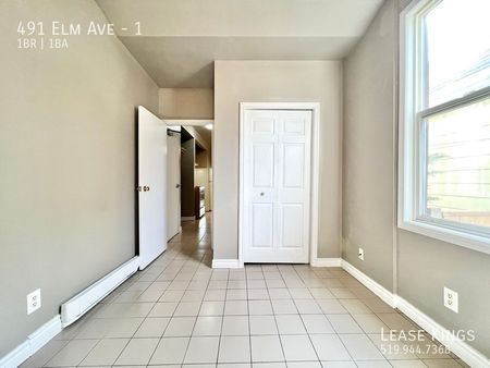 Refreshed and Affordable Main Floor 1 Bedroom 1 Bathroom Close to University - Photo 3