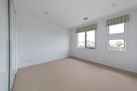 19A St James Ave, Bentleigh VIC 3204 - Townhouse For Rent | Domain - Photo 5