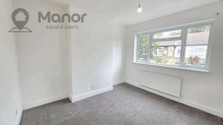 Chesterford Road, Manor, E12 - Photo 4