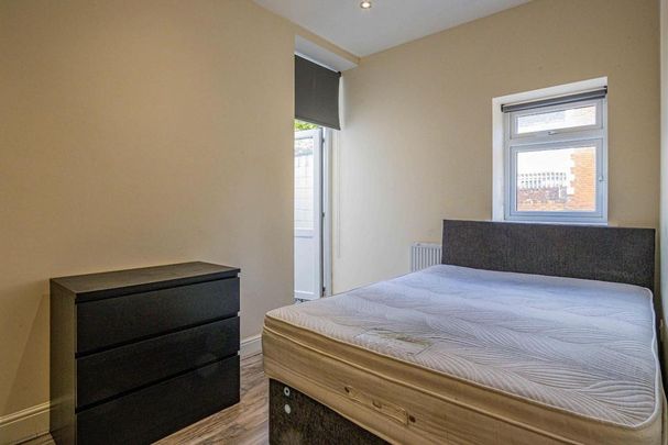 1 bedroom private hall to rent - Photo 1