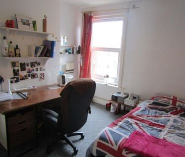 6 bedroom semi-detached house to rent - Photo 2