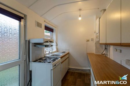 2 bedroom end of terrace house to rent - Photo 5