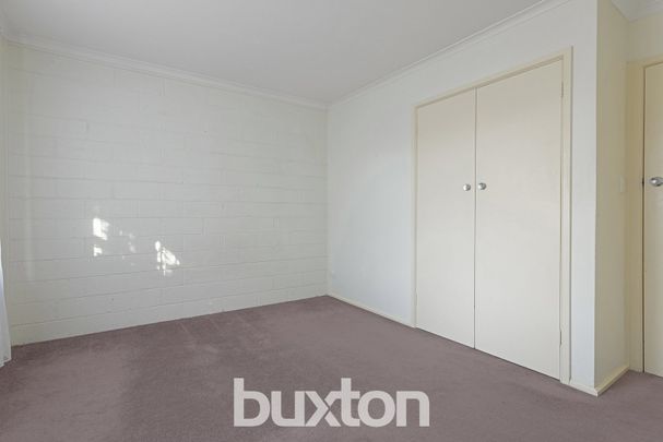 Low Maintenance Living - 2 bedroom Unit in the heart of Chelsea - Photo 1