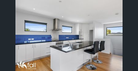 Modern Townhouse with Water Views - Prime Location - Photo 5