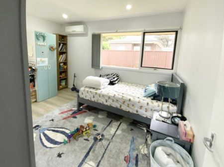 Modern Family Home in Bradbury, NSW - Spacious and Comfortable - Photo 4