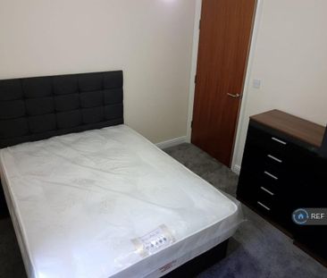 3 bedroom flat to rent - Photo 3