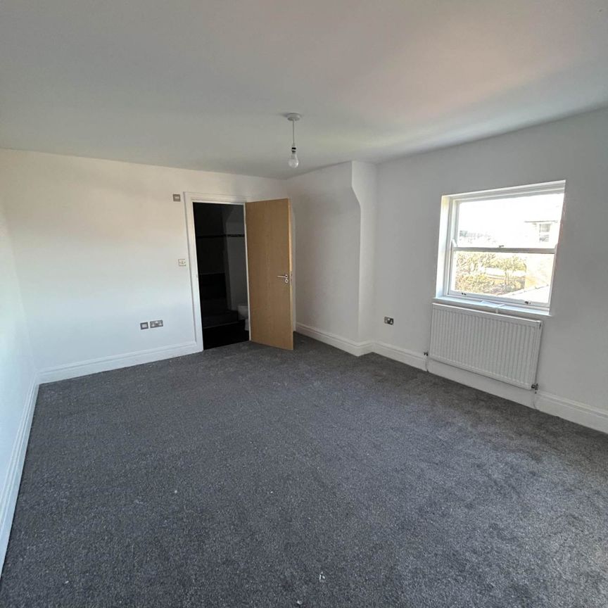 41 Park Crescent, Southport - Photo 1