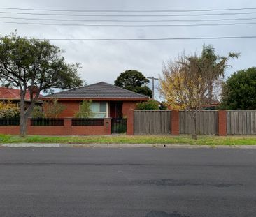 Classic Family Houese in a Prime Lifestyle Pocket - Photo 5