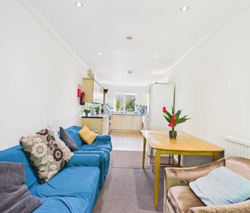 1 bedroom in a house share to rent - Photo 3