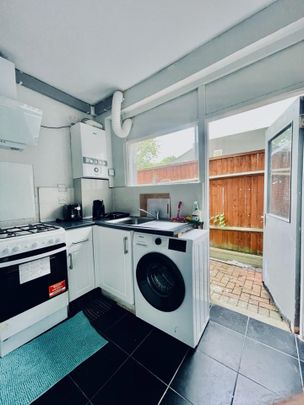 Room in a Shared House, Norbury Crescent, SW16 - Photo 1