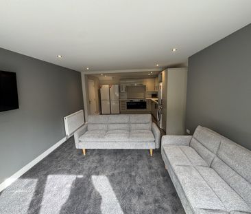 Fifth Avenue, Tang Hall - P2211 - Photo 1