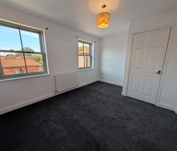 2 bedroom end of terrace house to rent - Photo 3