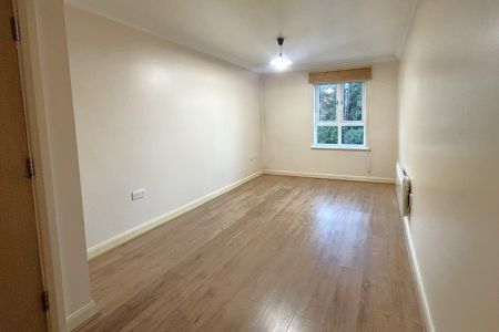 Holly Lodge, Woking - 2 bedrooms Property for lettings - Seymours - Photo 2