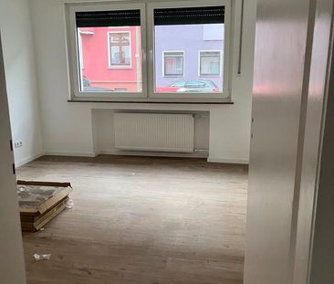 Erstbezug nach Komplettsanierung - 3-Raum-Wohnung / Balkon / EG - Photo 3