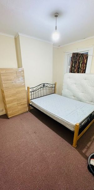 Room in a Shared Flat, Harold Road, E13 - Photo 1