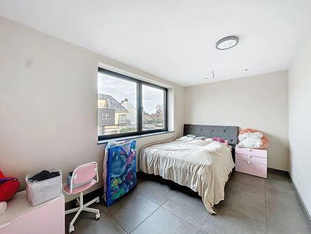 Modern en ruim appartement met 2 slaapkamers, staanplaats, berging en terras. - Photo 3