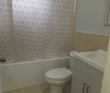 For Lease - 1033 Centre Street, Whitby, Ontario - Photo 6