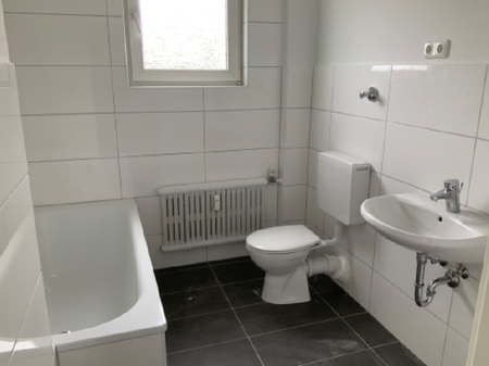 Schöne 2-Zimmer-Balkonwohnung mit neuem Wannentageslichtbad - Photo 4