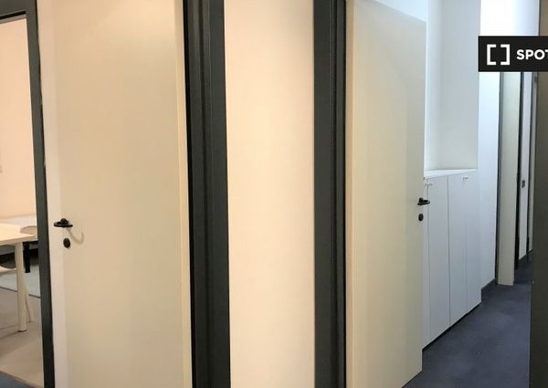 milan, Lombardy 20122