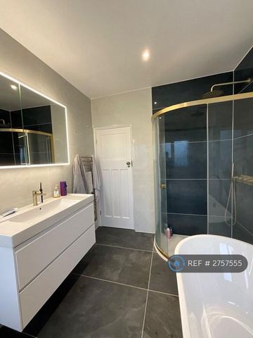 1 bedroom in a house share to rent - Photo 5