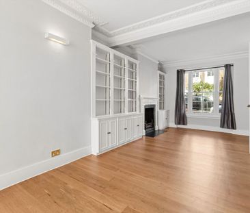 A beautifully maintained five-bedroom family home, ideally positioned on the western side of this highly desirable tree-lined street within the sought-after Moore Park Estate. - Photo 2