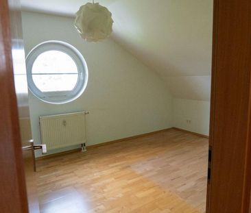 Geschmackvolle, vollst. renovierte 2-Raum-Dachgeschosswohnung - Foto 1