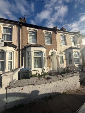 3 bedroom terraced house to rent - Photo 2