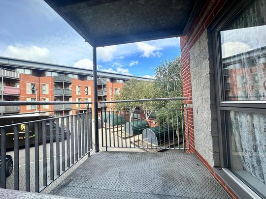 2 bedroom flat to rent - Photo 1