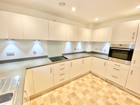 1 bedroom in a house share to rent - Photo 1