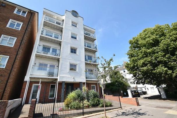 2 bedroom flat to rent - Photo 1
