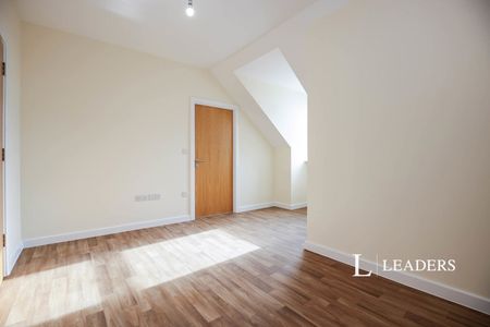 2 bedroom apartment to rent St. Peters Gardens, Marefair, Northampton, Northamptonshire, NN1 - Photo 3