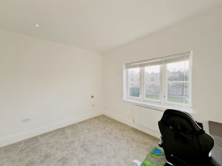 4 Bedroom Apartment - Photo 4