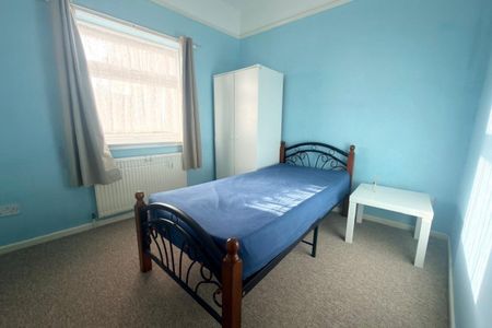 High Street - Photo 5