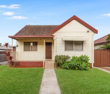 3 Beds Family House On A quiet Street Available Now ! ! ! - Photo 4