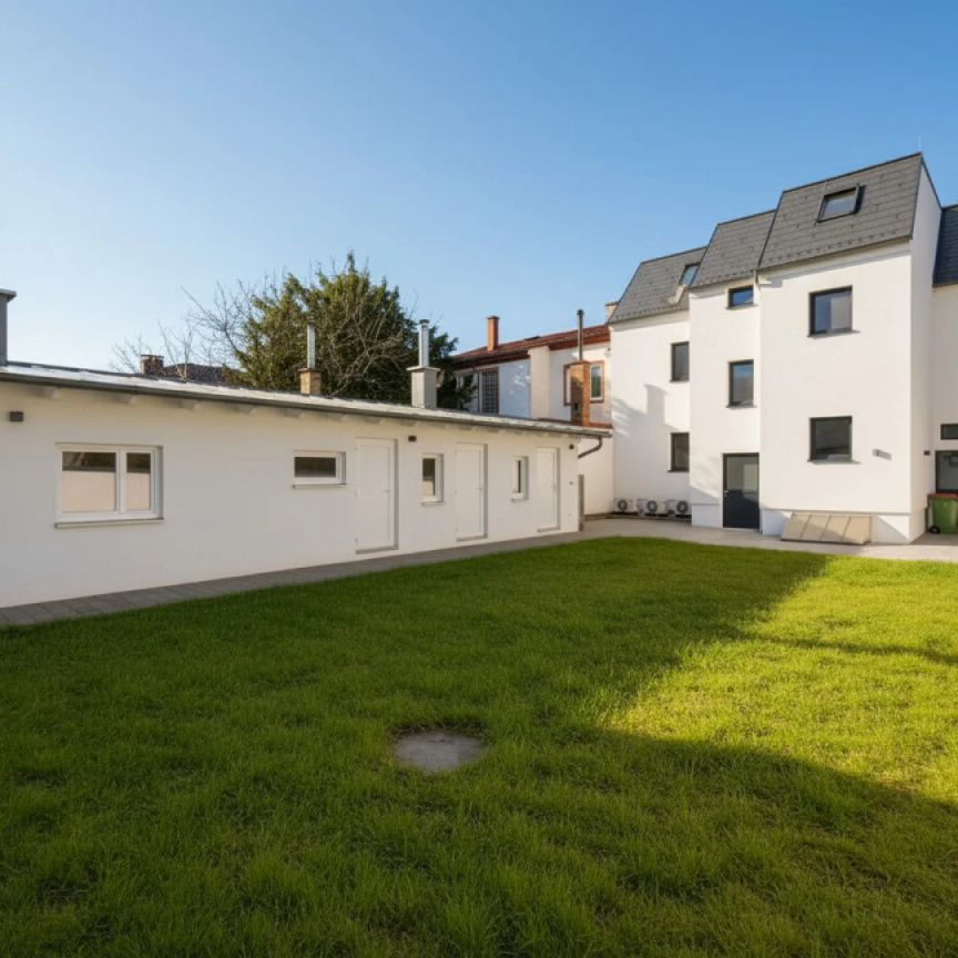 Traumhafte Dachgeschosswohnung – Erstbezug in hochwertig gebautem Wohnhaus - Klimaanlage - Moderne Küche - Gemeinschaftsgarten - Foto 1