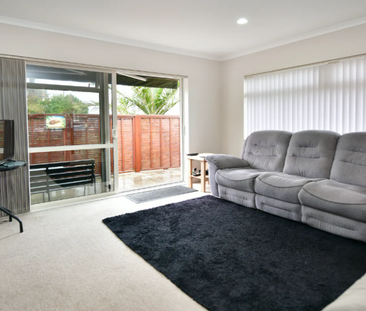 Orewa, 10 Centreway Road - Photo 3