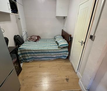 Studio Flat, Midhurst Avenue, CR0 - Photo 2