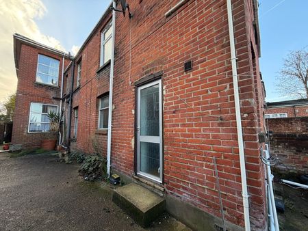 Studio Flat, Denzil Avenue, SO14 - Photo 5