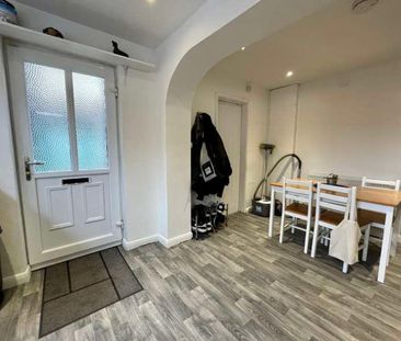 Spacious Bed House // Jul, LN5 - Photo 1