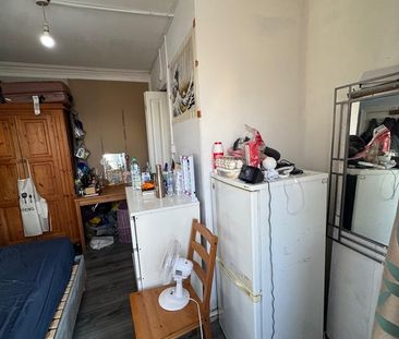 Room in a Shared House, Windmill Road, LU1 - Photo 5