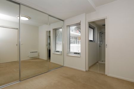 18/2 Saltriver Place, Footscray VIC 3011 - Photo 3