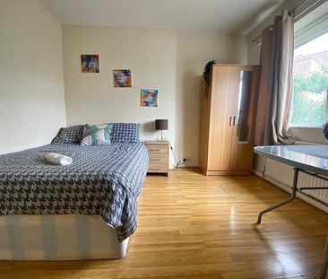 Room in a Shared House, Gibbon Road, W3 - Photo 1